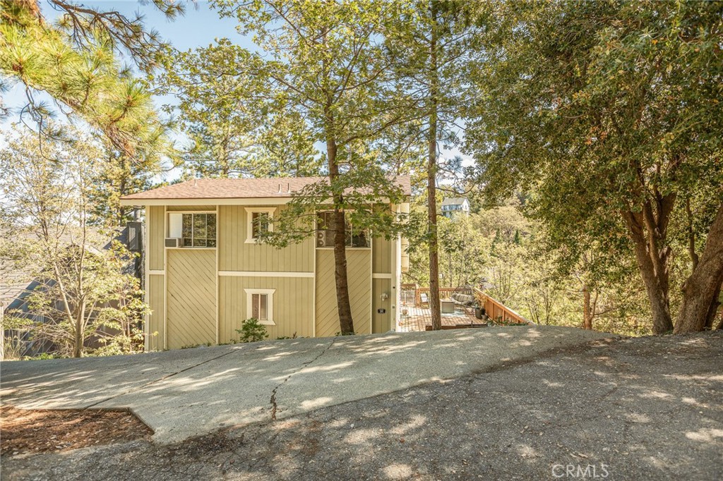 1214 Aleutian Property Photo 4