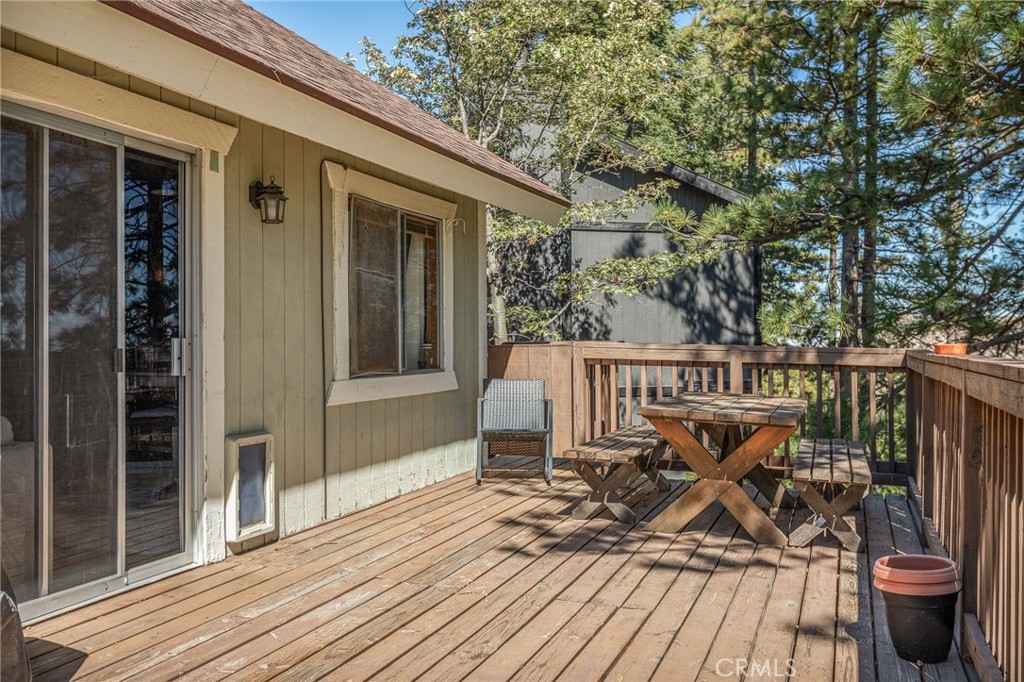 1214 Aleutian Property Photo 5