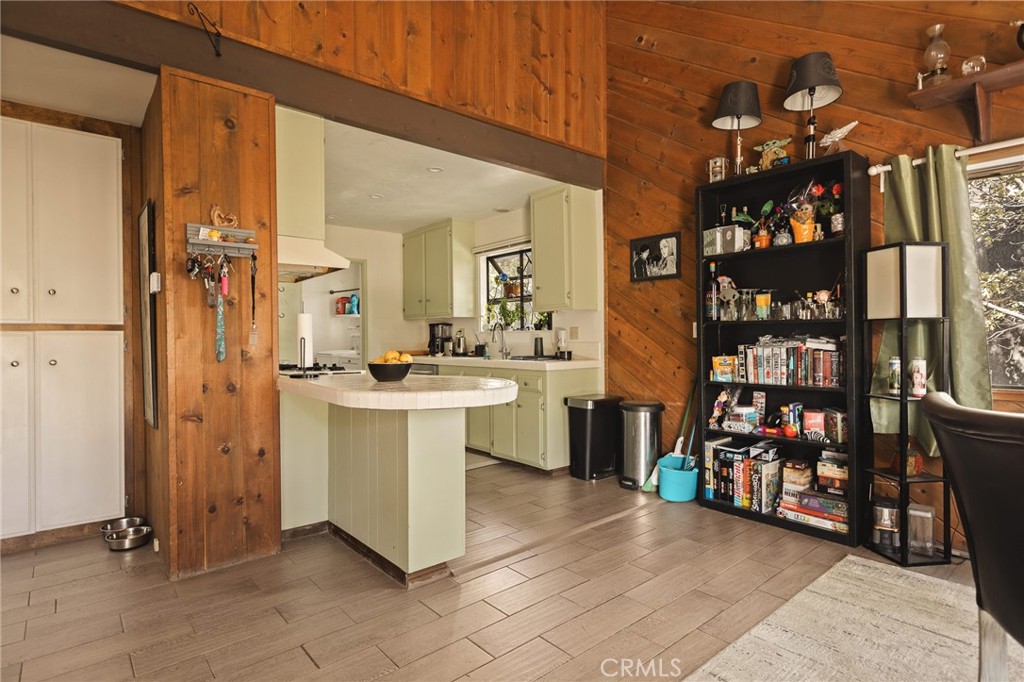 1214 Aleutian Property Photo 9