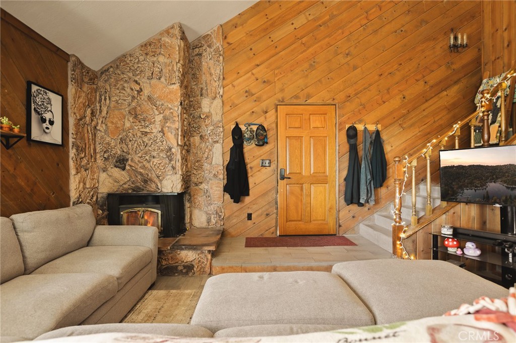 1214 Aleutian Property Photo 12