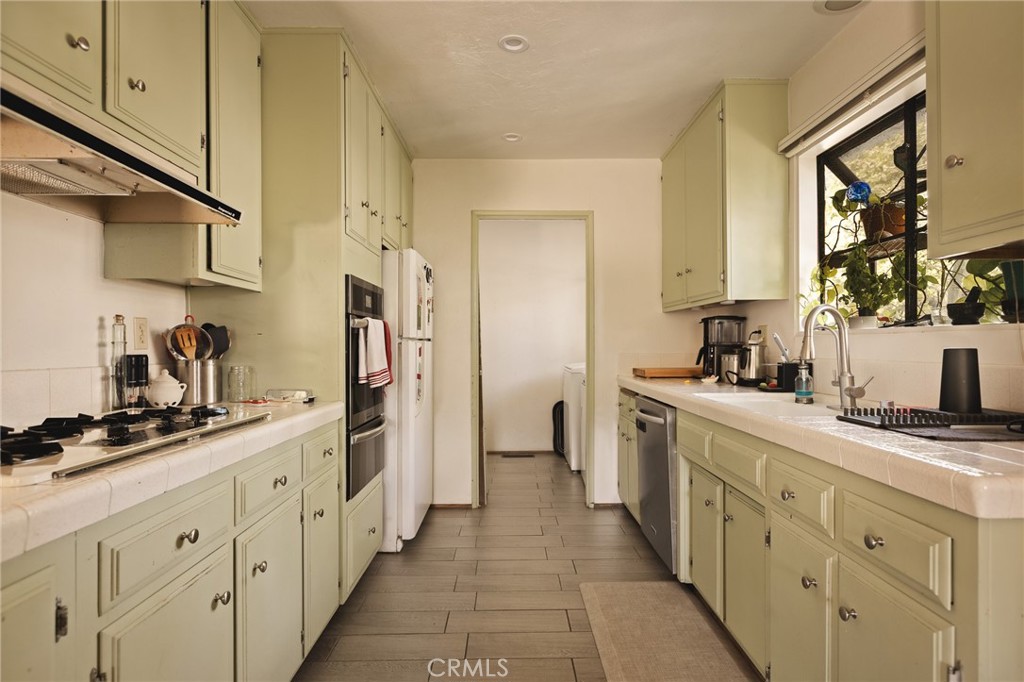 1214 Aleutian Property Photo 14