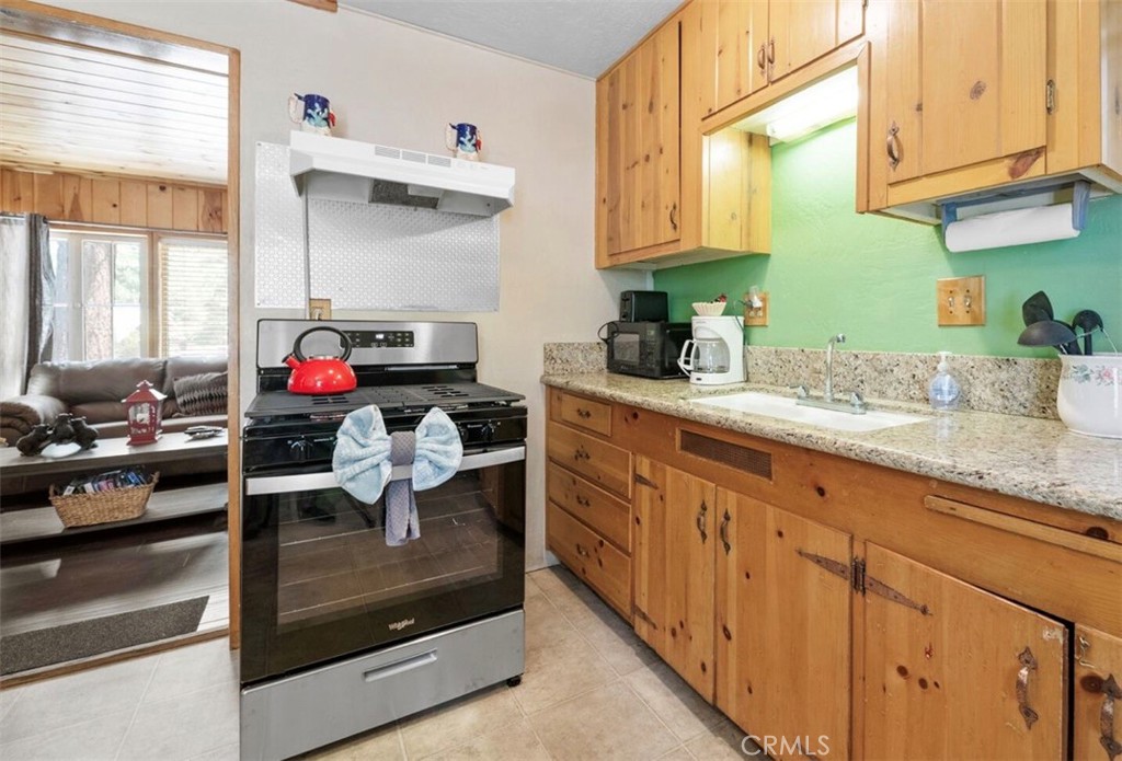 1118 Clubview Drive Property Photo 6