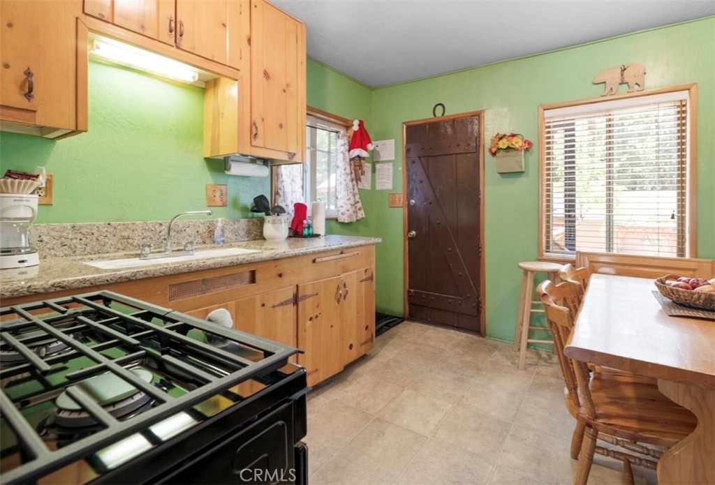 1118 Clubview Drive Property Photo 7
