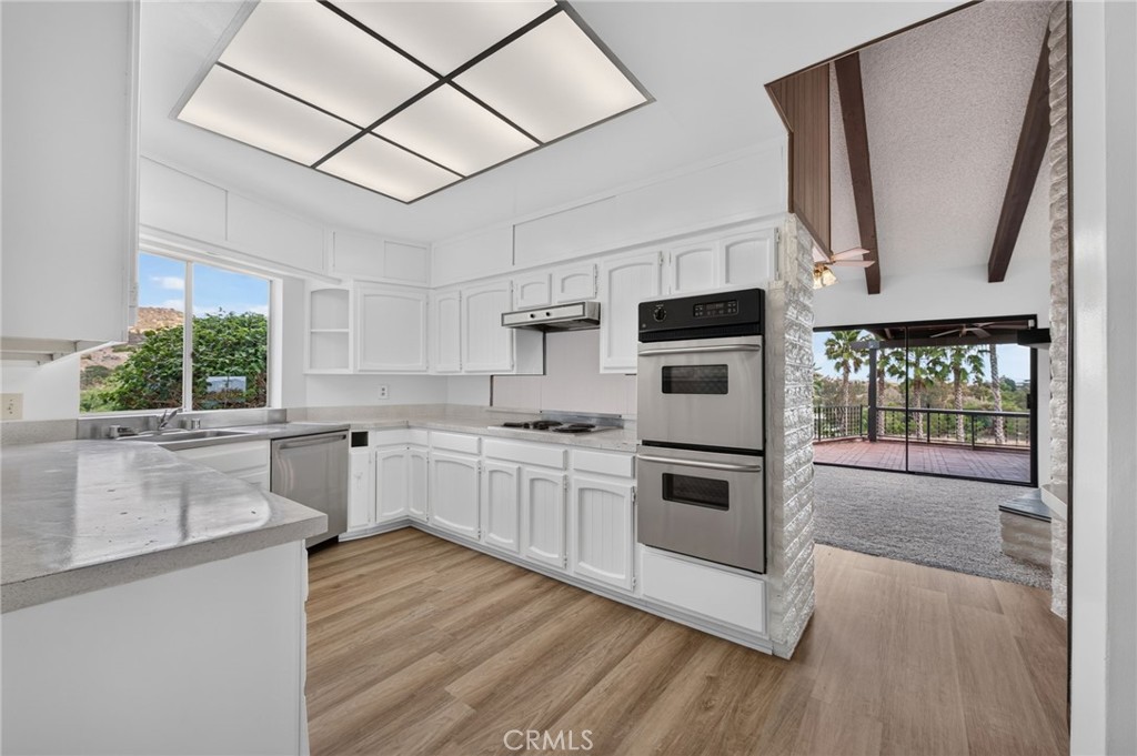 2801 E Mission Road Property Photo 8