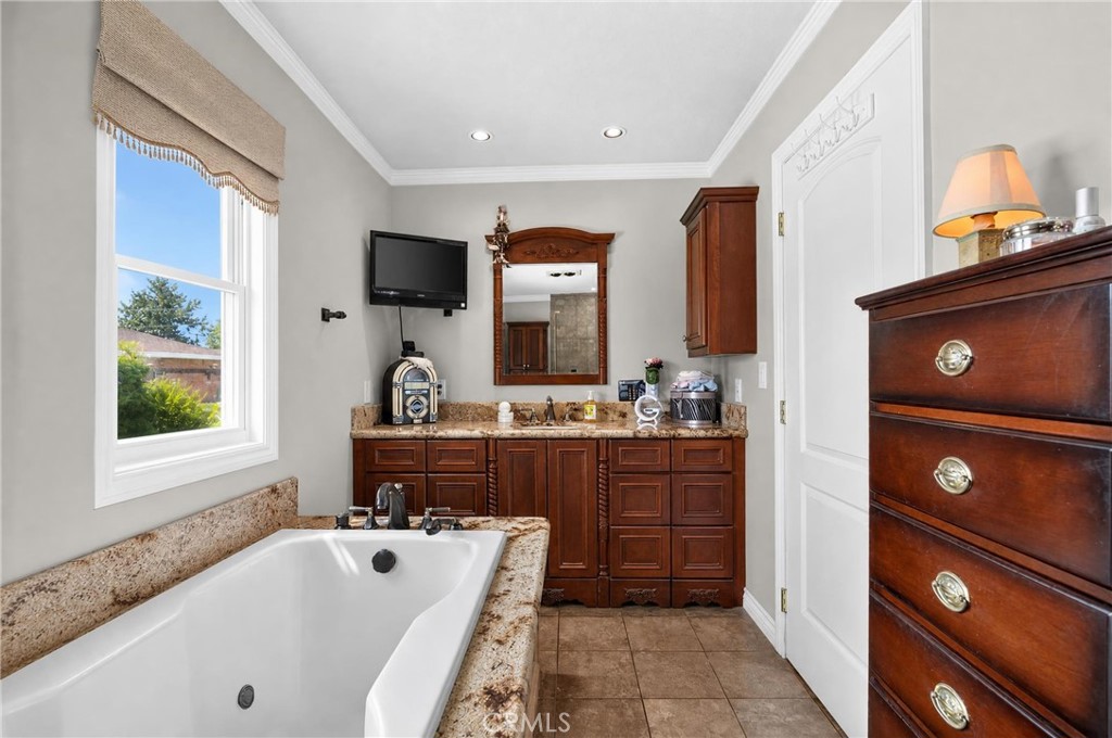 402 S San Mateo Street Property Photo 31