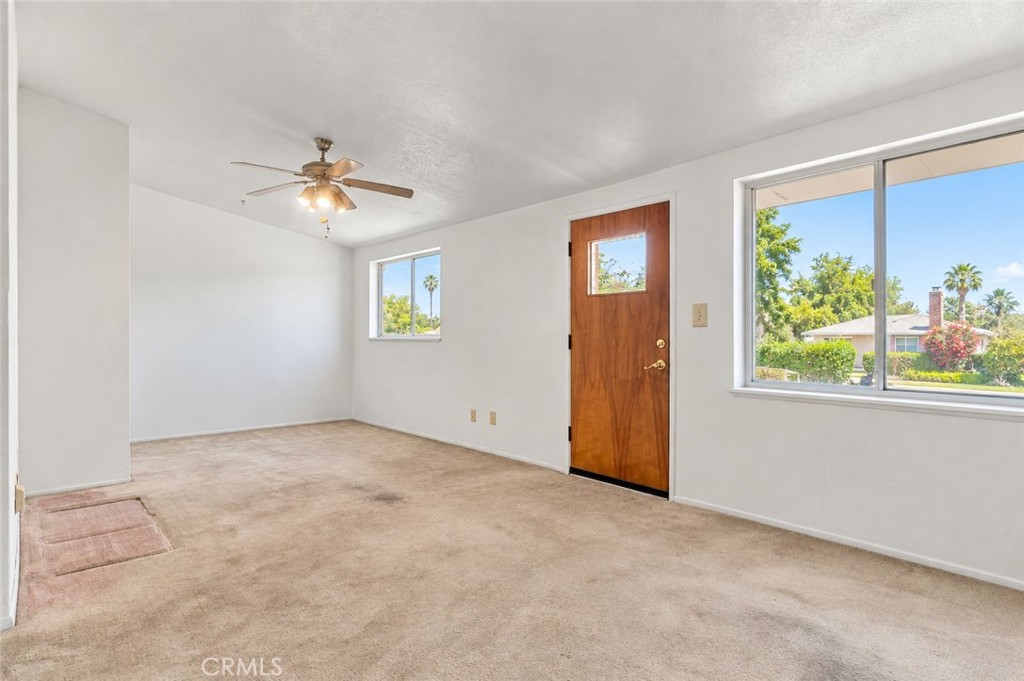 2067 Capri Avenue Property Photo 4