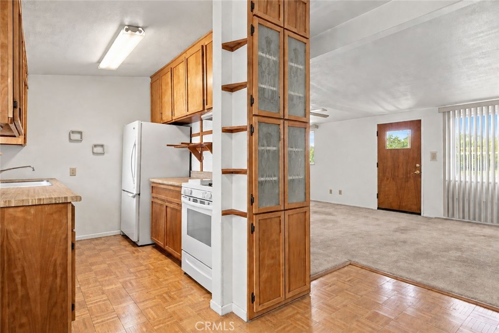 2067 Capri Avenue Property Photo 6