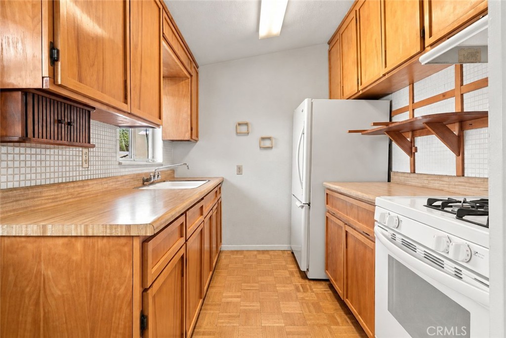 2067 Capri Avenue Property Photo 7