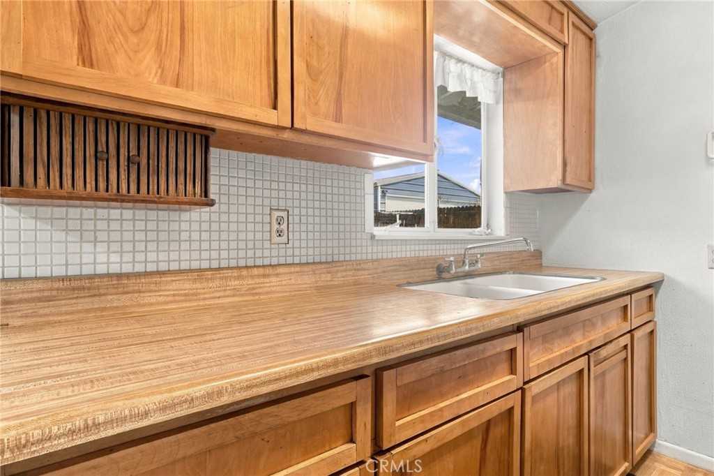 2067 Capri Avenue Property Photo 9
