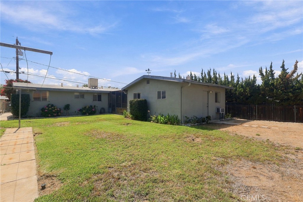 2067 Capri Avenue Property Photo 14