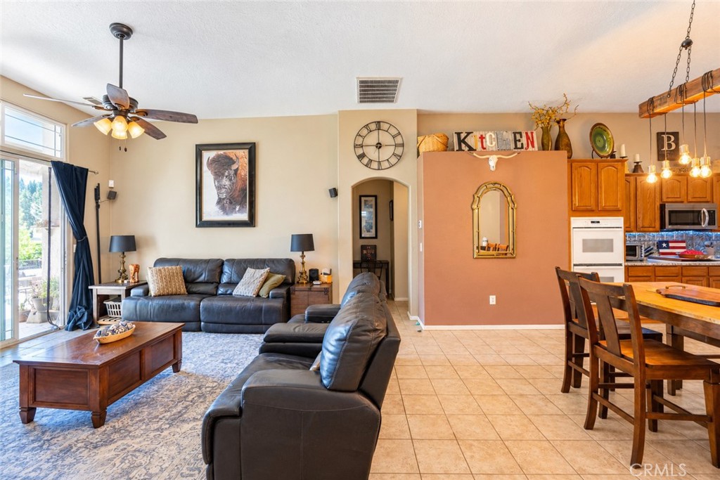 7141 Redwood Street Property Photo 7