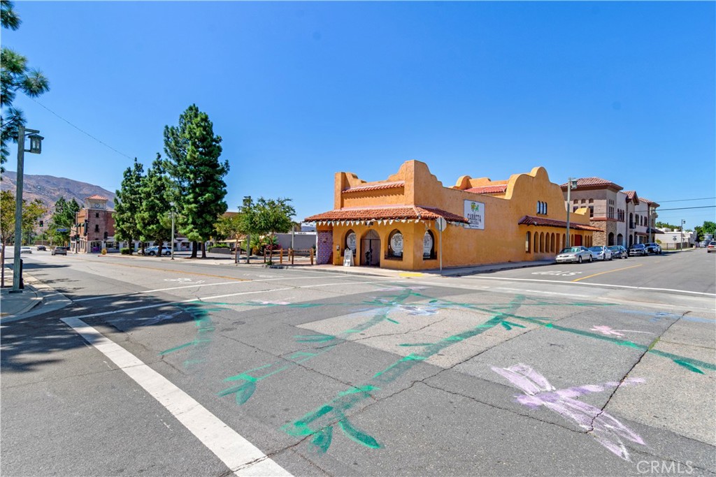 89 N San Gorgonio Avenue Property Photo 17