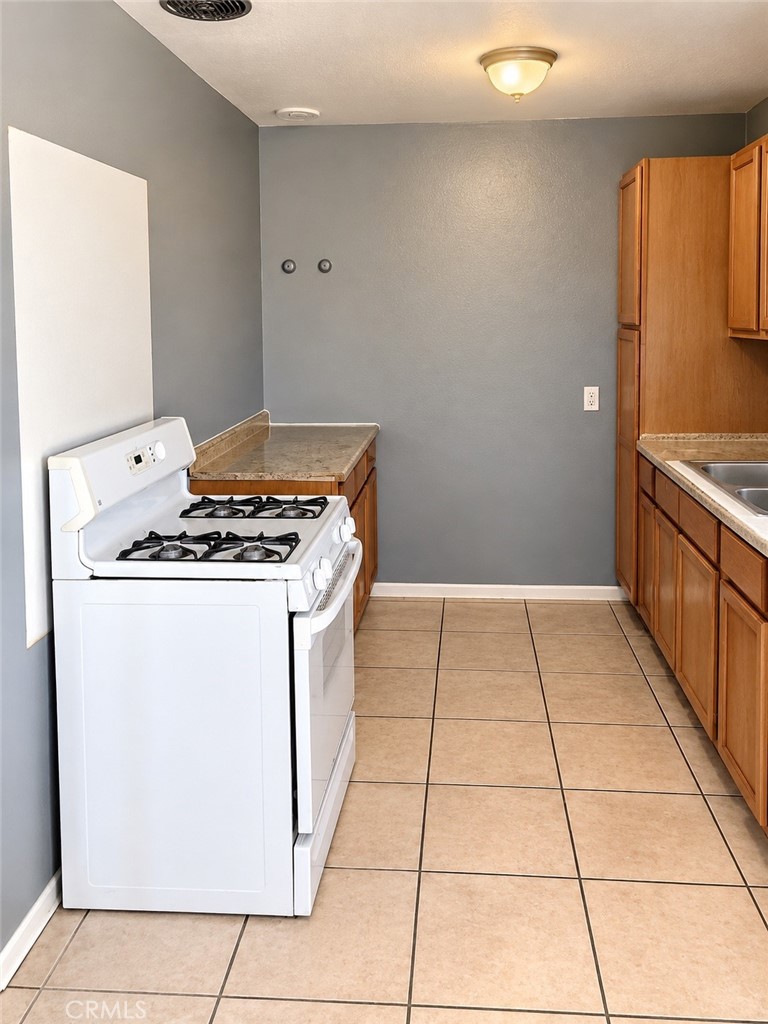 1152 N Acacia Ave Property Photo 5