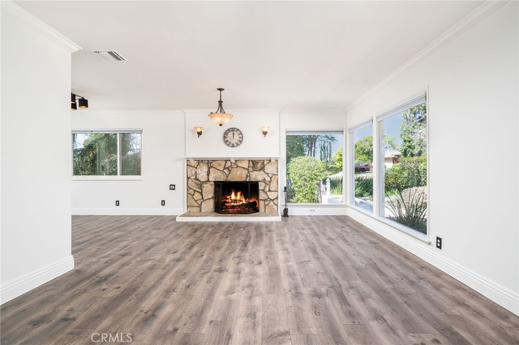 516 Marilyn Property Photo 6