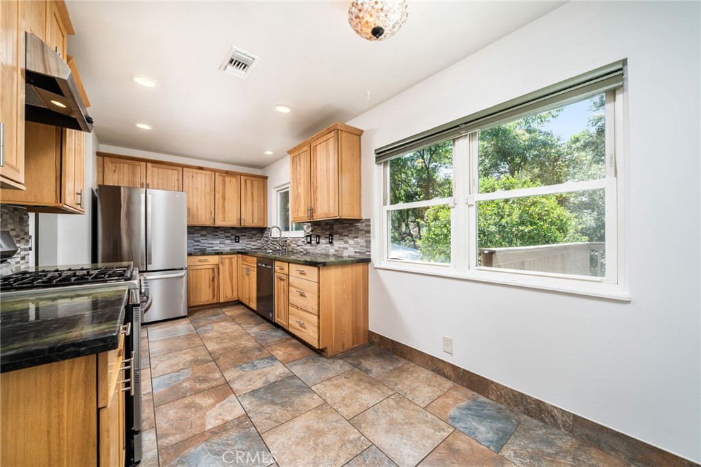 516 Marilyn Property Photo 10