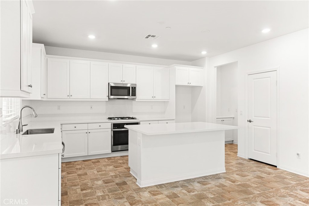 1681 Gold Medal Property Photo 8