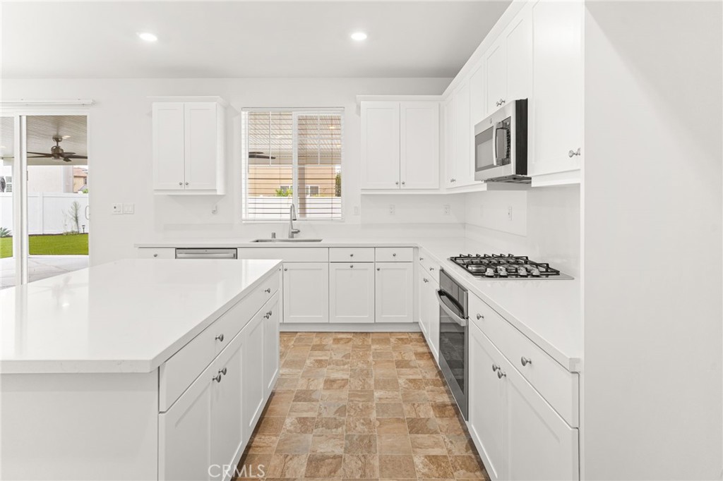 1681 Gold Medal Property Photo 10