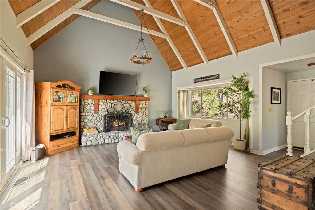28165 Grenoble Property Photo 1