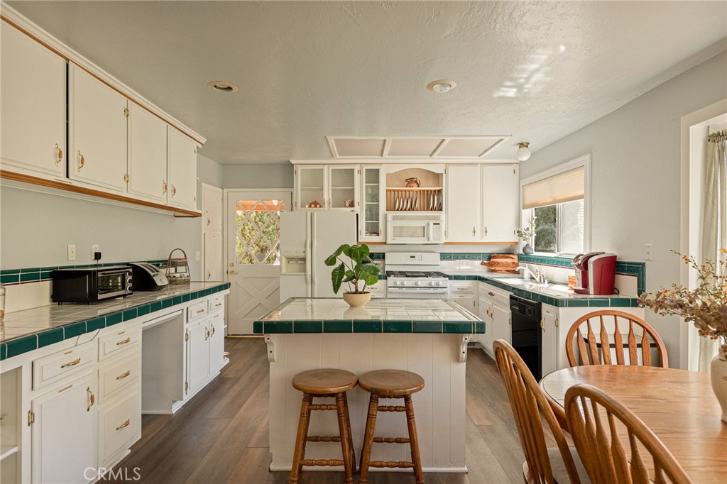 28165 Grenoble Property Photo 7