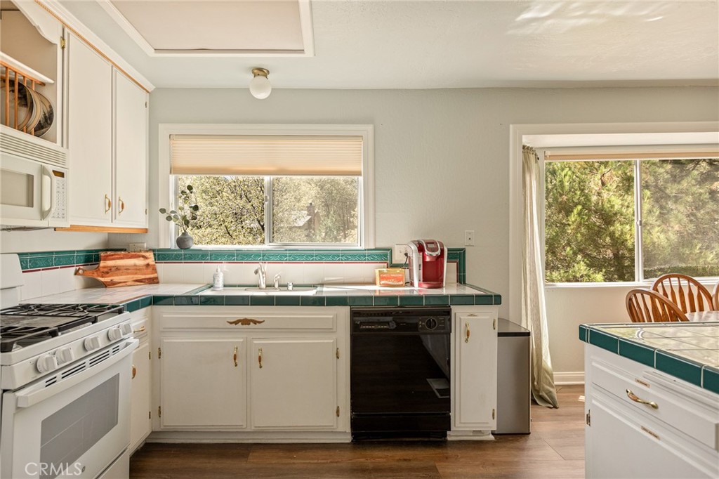 28165 Grenoble Property Photo 8