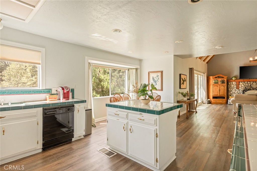 28165 Grenoble Property Photo 9