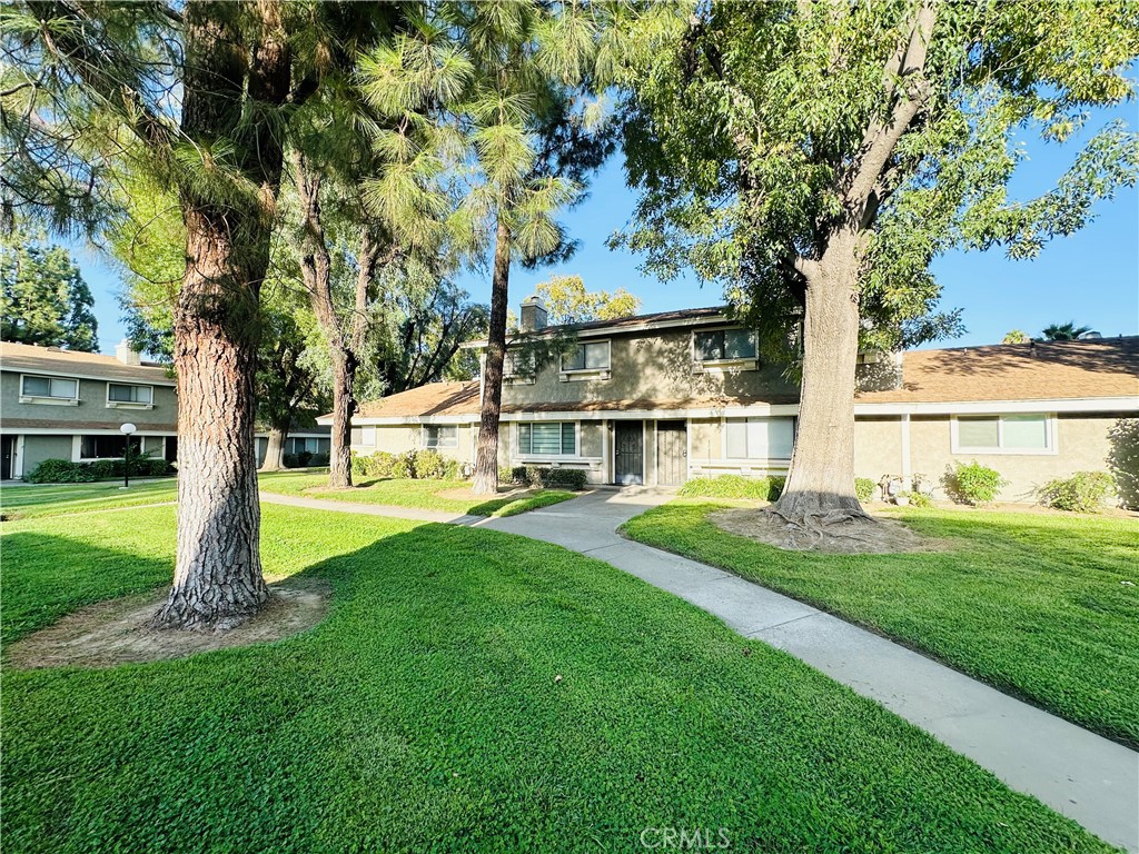 2061 W Redlands Boulevard 20b Property Photo 27