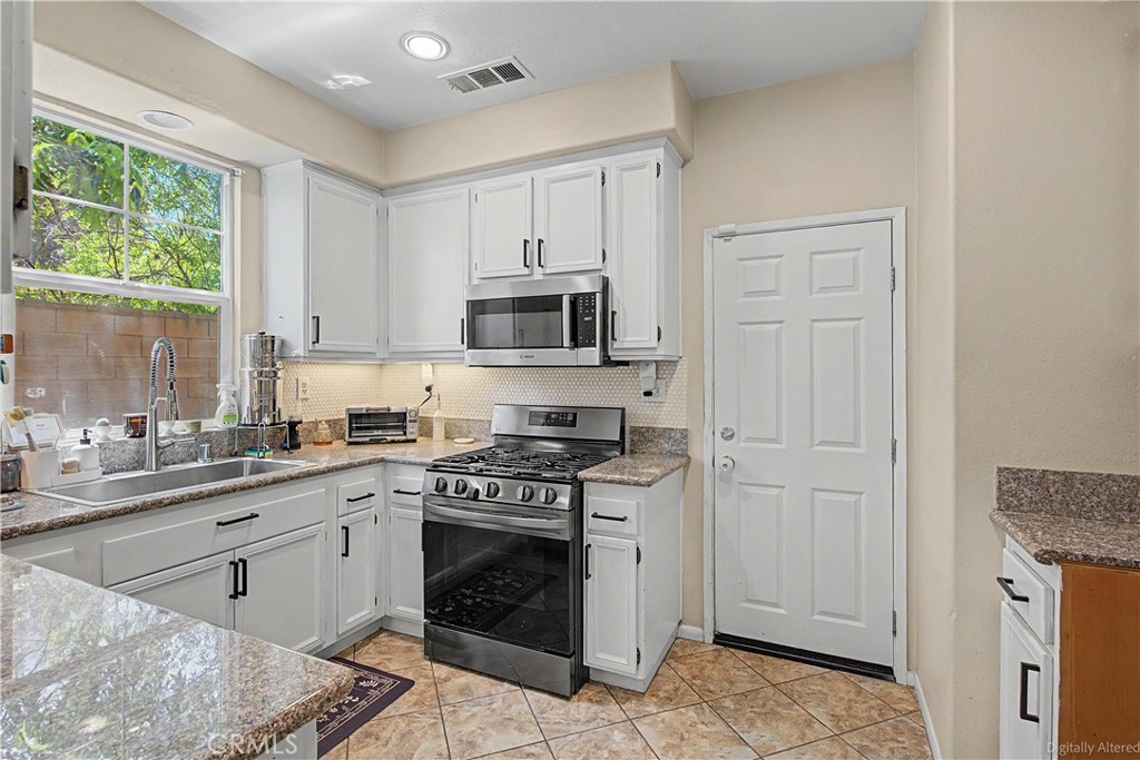 3271 Laval Property Photo 10
