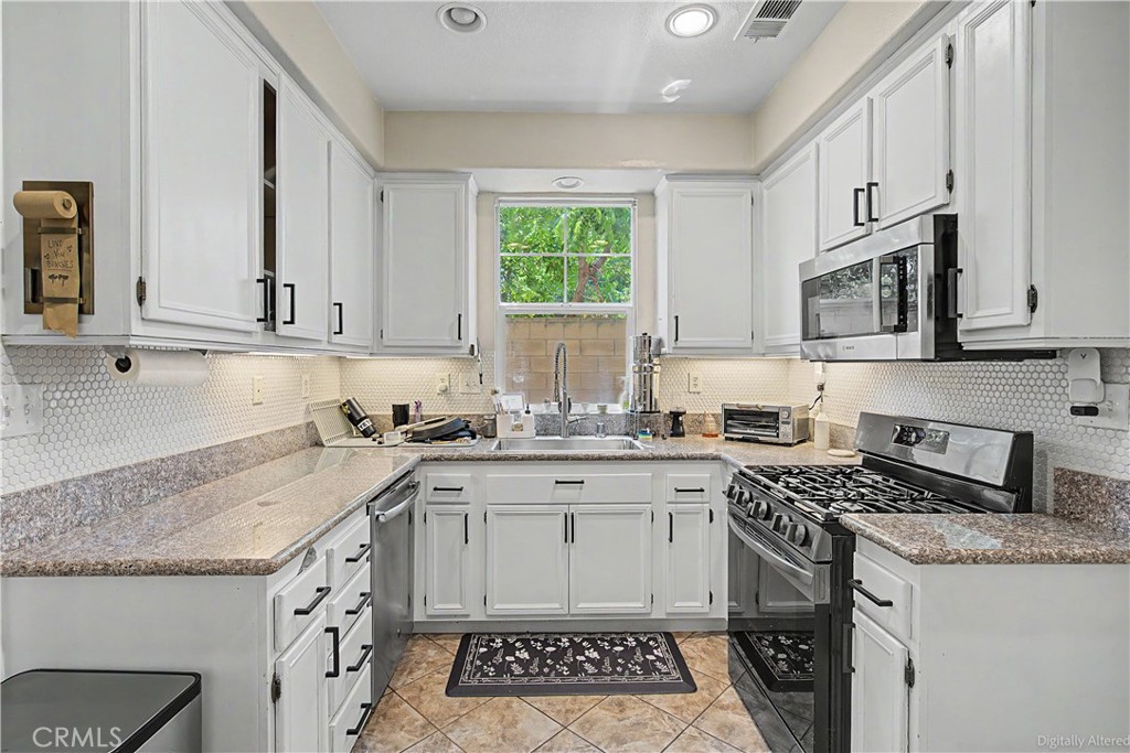 3271 Laval Property Photo 11
