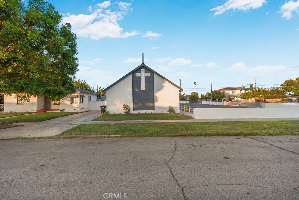 820 Larch St Property Photo 1