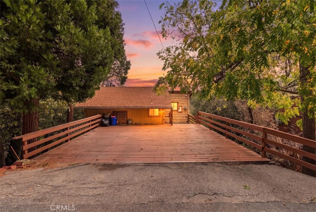 327 E Zermatt Drive Property Photo 1