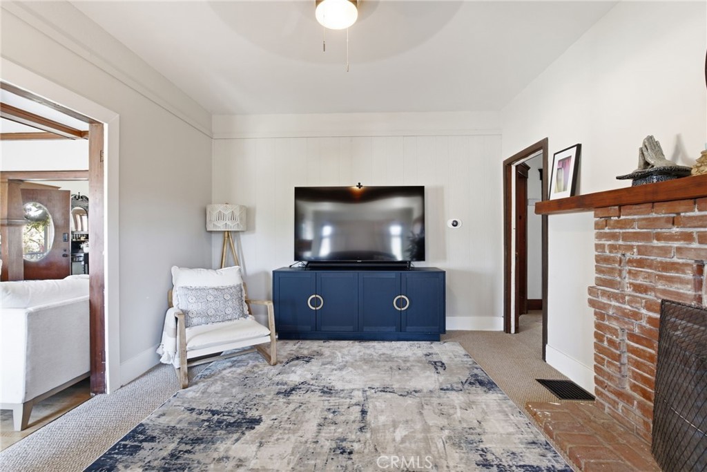 228 S Spring Property Photo 8