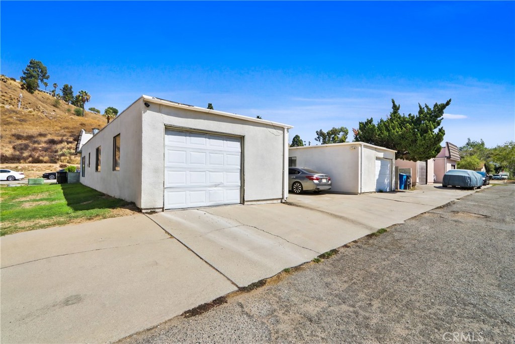 517 Acacia Property Photo 4