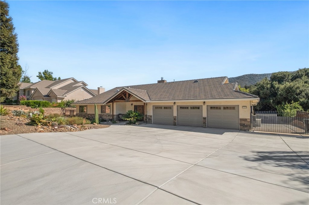 37297 Ironwood Drive Property Photo 2