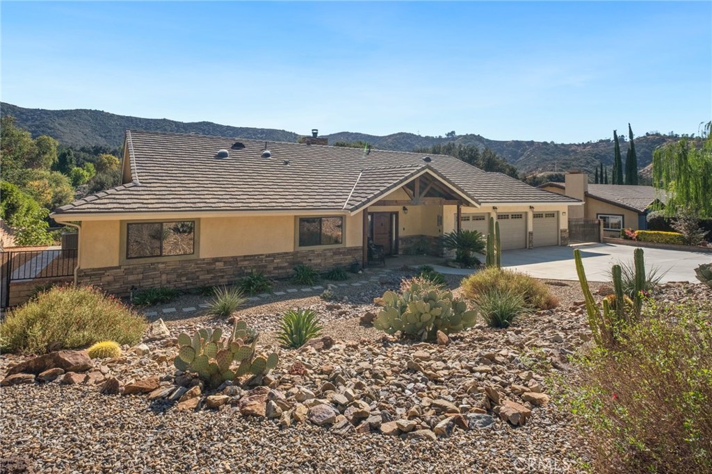 37297 Ironwood Drive Property Photo 3