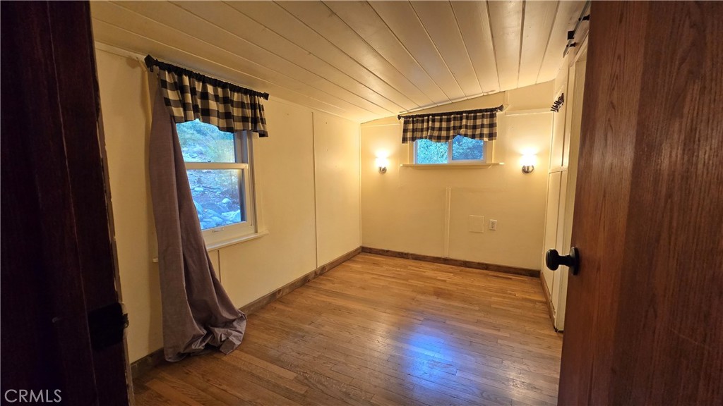 9256 Wood Property Photo 9