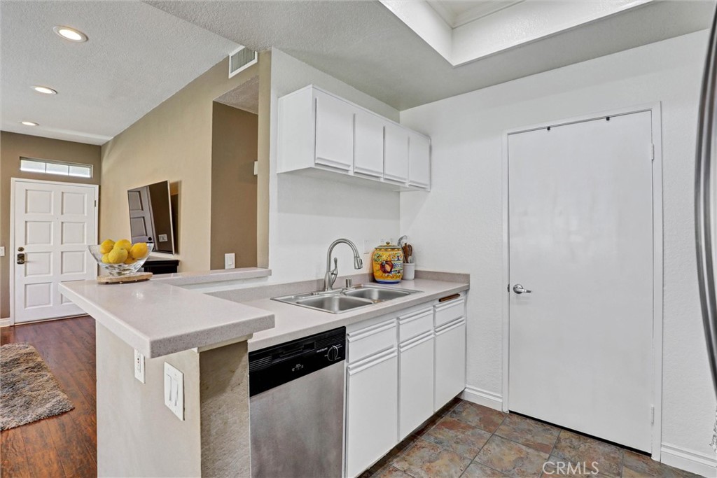 33 Leonado Property Photo 8