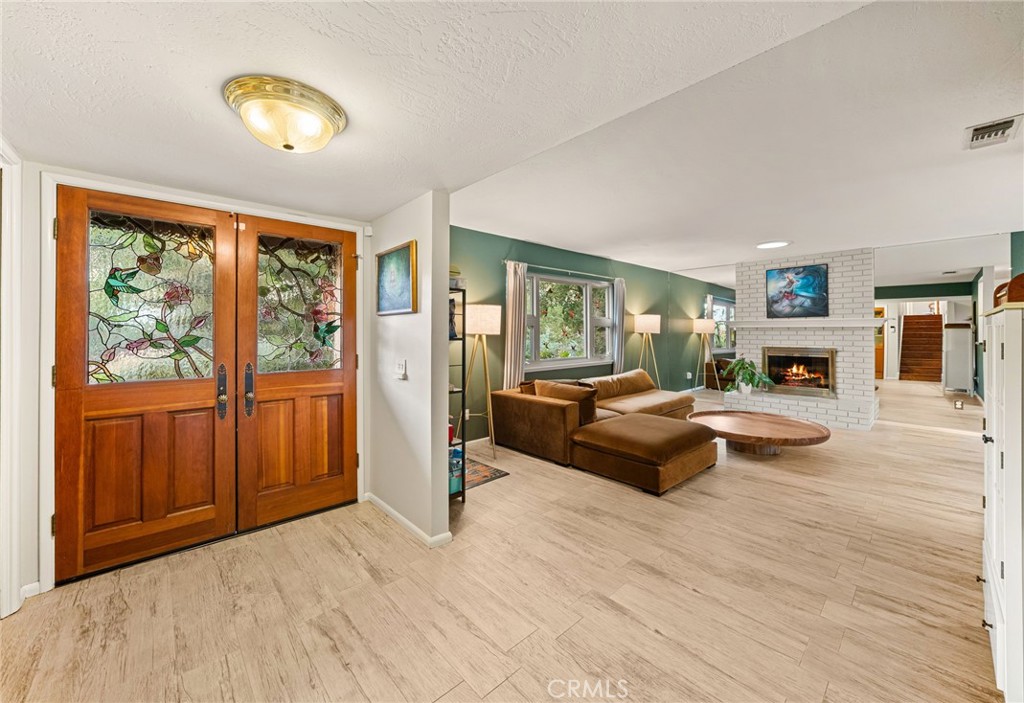662 Valley View Property Photo 4