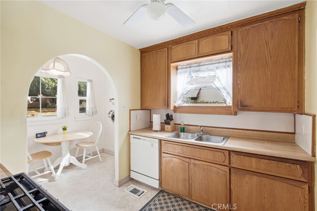 2022 Blenheim Property Photo 15