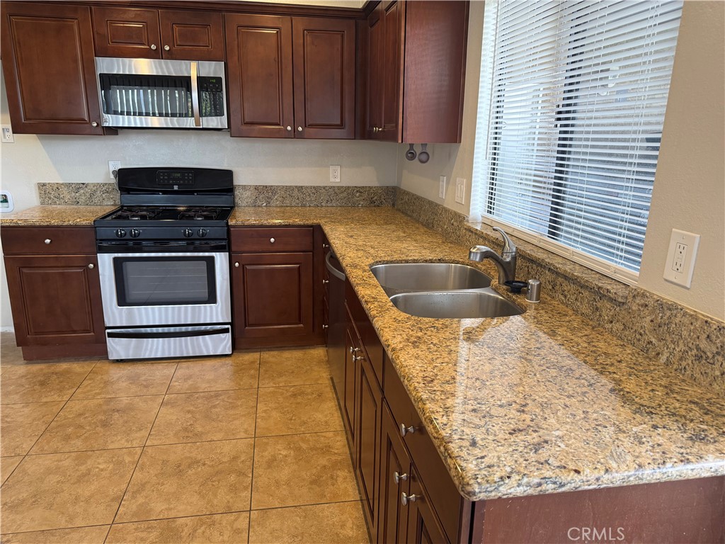 44580 La Paz Property Photo 3
