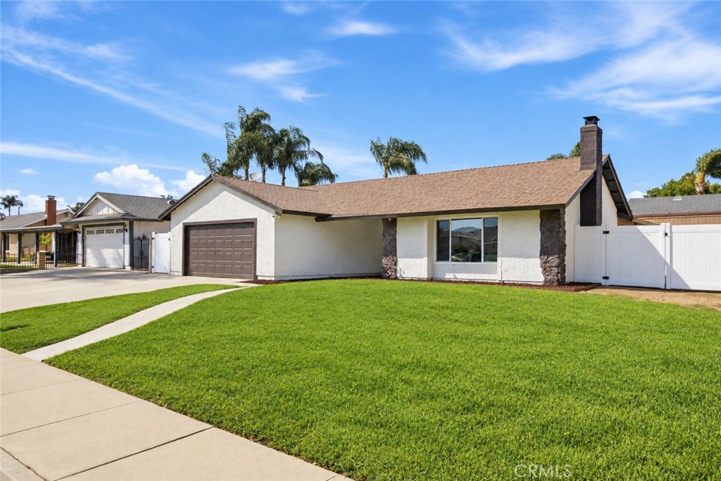 1529 E Hazeltine Street Property Photo 2