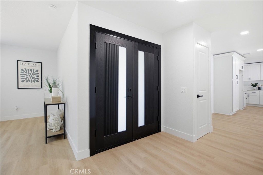 1529 E Hazeltine Street Property Photo 3