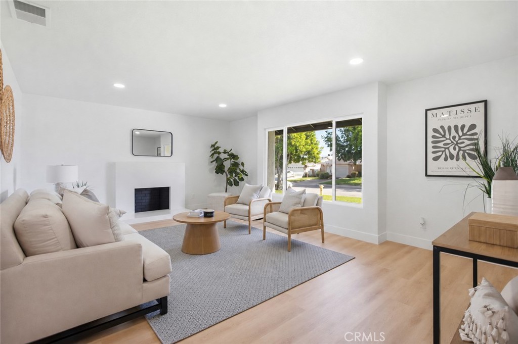 1529 E Hazeltine Street Property Photo 4