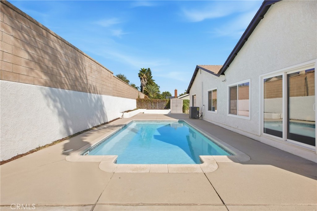 1529 E Hazeltine Street Property Photo 23