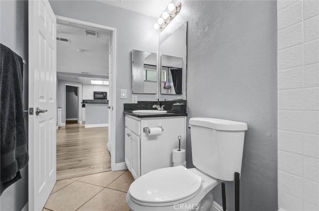 16377 Lakeshore 2b Property Photo 19