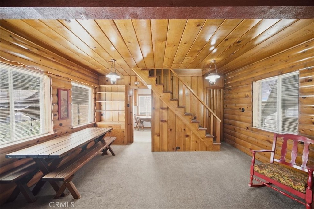 830 E Mountain View Property Photo 7