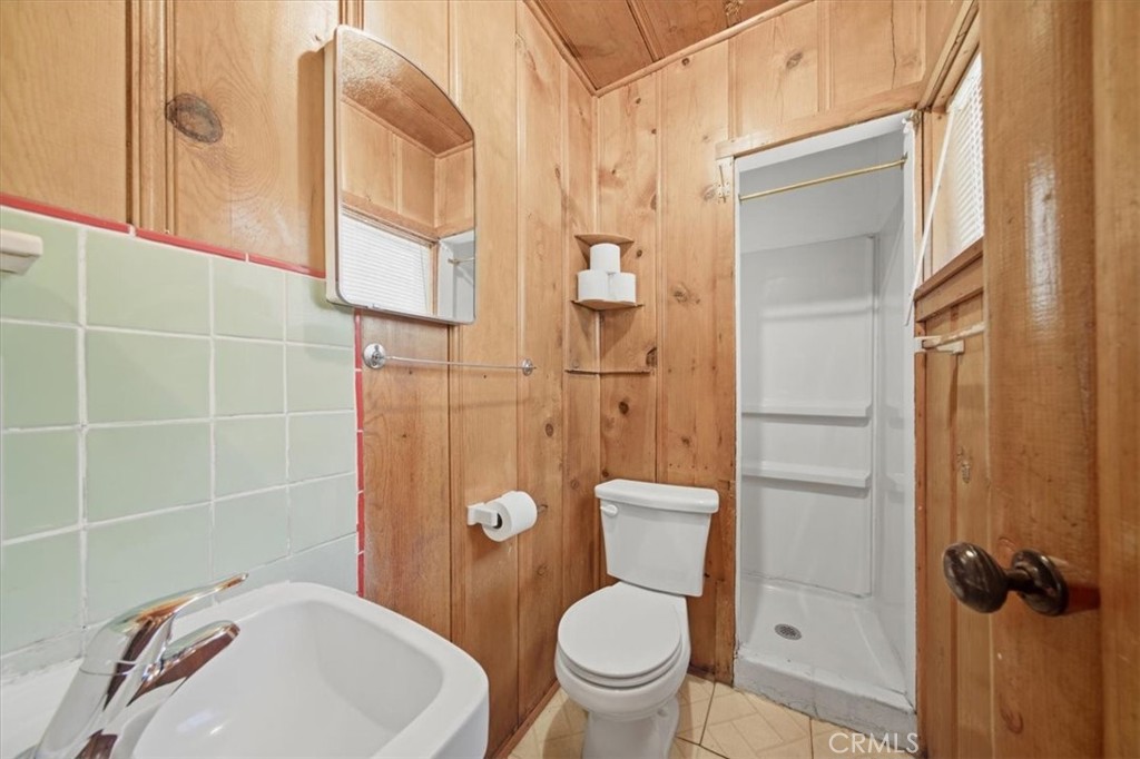 830 E Mountain View Property Photo 8