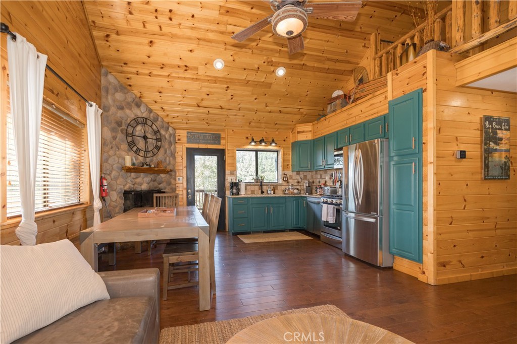1127 Crags Lane Property Photo 11