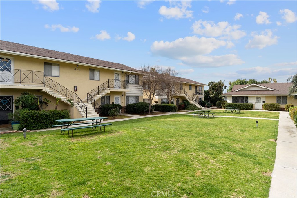 534 Roosevelt Road N Property Photo 1
