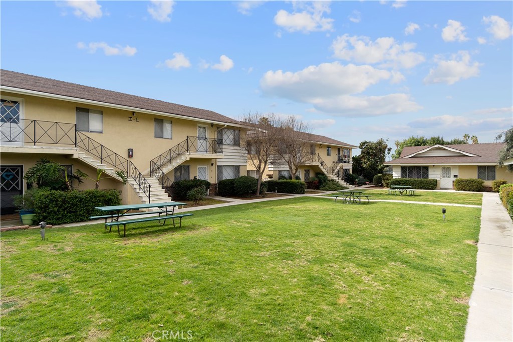 534 Roosevelt Road N Property Photo 1