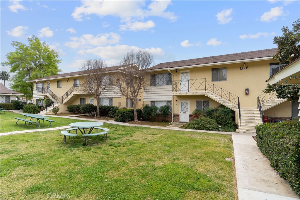 534 Roosevelt Road N Property Photo 2